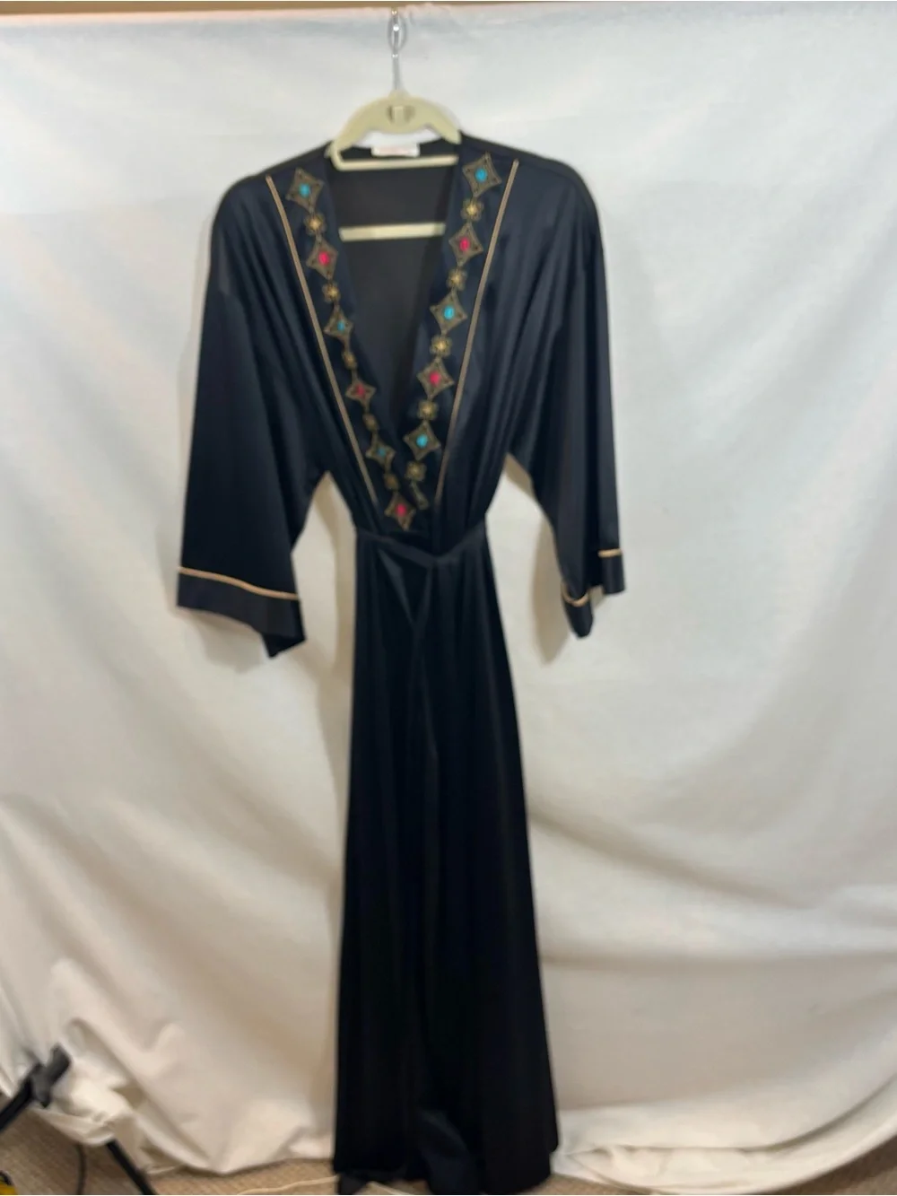RARE Vintage 1970’s‎ Vanity Fair Black Robe w/Embroidered Detail Size Small
